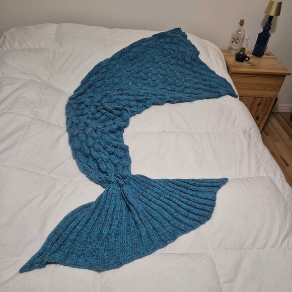Turquoise Mermaid Tail Blanket for Adult size - Picture 2 of 15